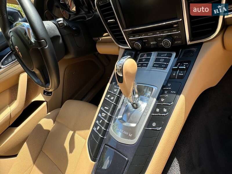 Фастбэк Porsche Panamera 2015 в Киеве