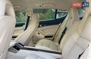 Фастбэк Porsche Panamera 2010 в 