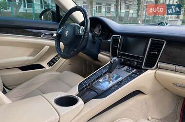 Фастбэк Porsche Panamera 2010 в 