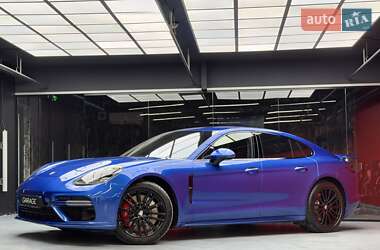 Фастбэк Porsche Panamera 2018 в 