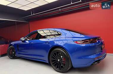 Фастбэк Porsche Panamera 2018 в 