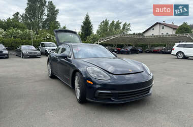 Фастбэк Porsche Panamera 2018 в Киеве