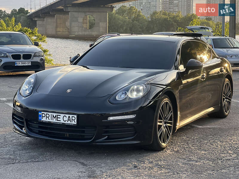 Фастбэк Porsche Panamera 2014 в Киеве