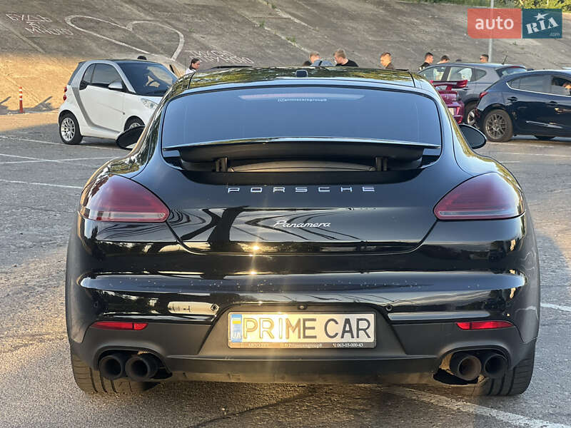 Фастбэк Porsche Panamera 2014 в Киеве