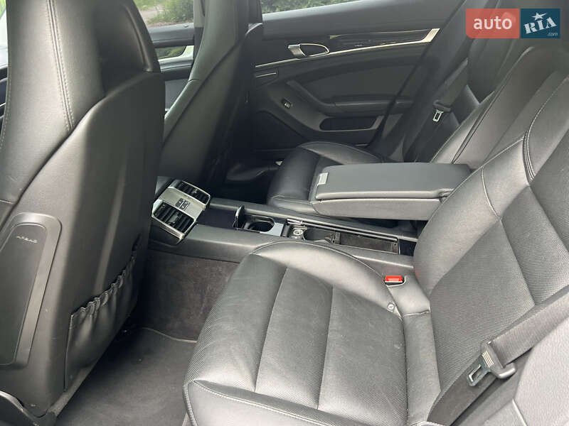 Фастбэк Porsche Panamera 2014 в Киеве