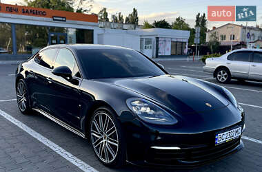 Фастбэк Porsche Panamera 2018 в 