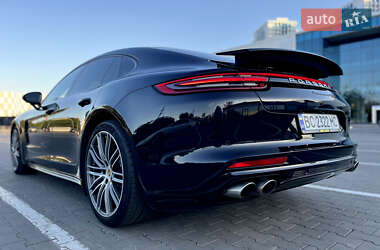 Фастбэк Porsche Panamera 2018 в 