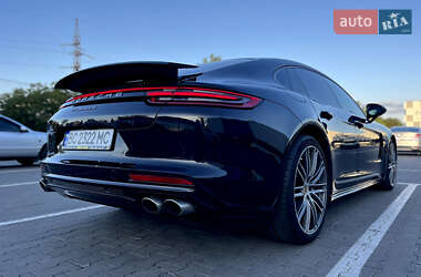 Фастбэк Porsche Panamera 2018 в 