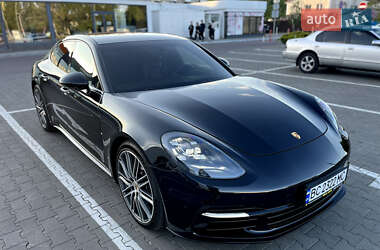 Фастбэк Porsche Panamera 2018 в 