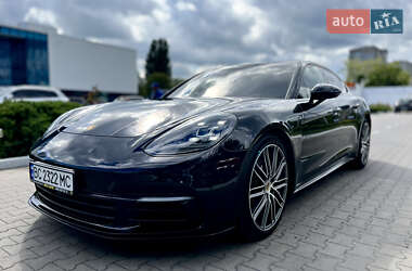 Фастбэк Porsche Panamera 2018 в 