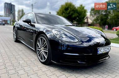 Фастбэк Porsche Panamera 2018 в 