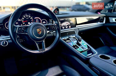 Фастбэк Porsche Panamera 2018 в 