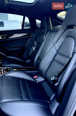 Фастбэк Porsche Panamera 2018 в 