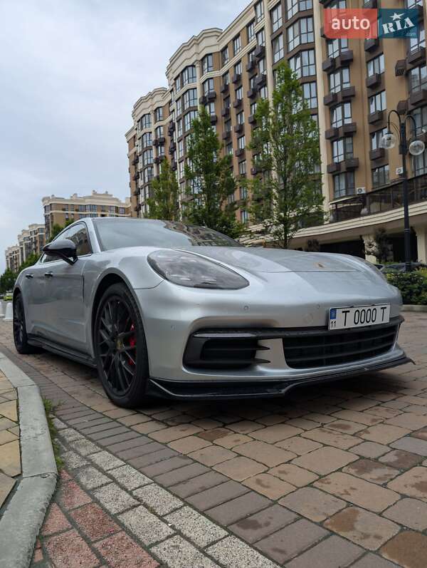 Фастбек Porsche Panamera 2017 в Києві