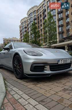 Фастбэк Porsche Panamera 2017 в 