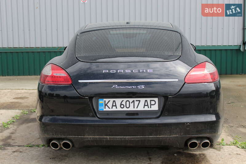 Фастбэк Porsche Panamera 2011 в Киеве