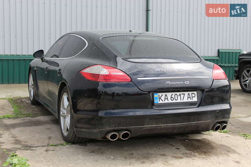 Фастбэк Porsche Panamera 2011 в Киеве