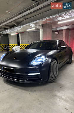 Фастбек Porsche Panamera 2017 в Львові