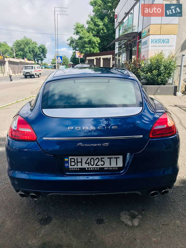 Фастбэк Porsche Panamera 2010 в Одессе