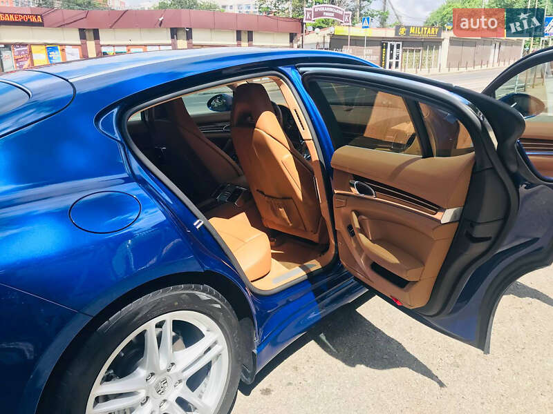 Фастбэк Porsche Panamera 2010 в Одессе