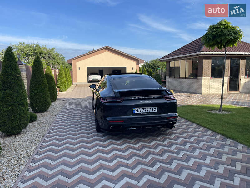 Фастбек Porsche Panamera 2018 в Києві