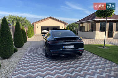 Фастбэк Porsche Panamera 2018 в 