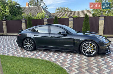 Фастбэк Porsche Panamera 2018 в 