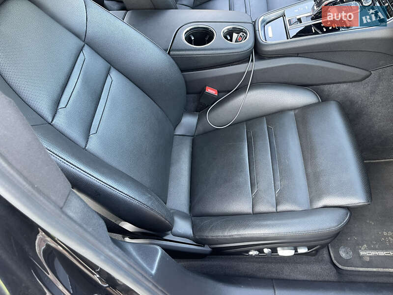 Фастбек Porsche Panamera 2018 в Києві