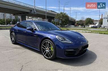 Фастбек Porsche Panamera 2023 в 