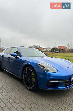 Фастбек Porsche Panamera 2018 в 