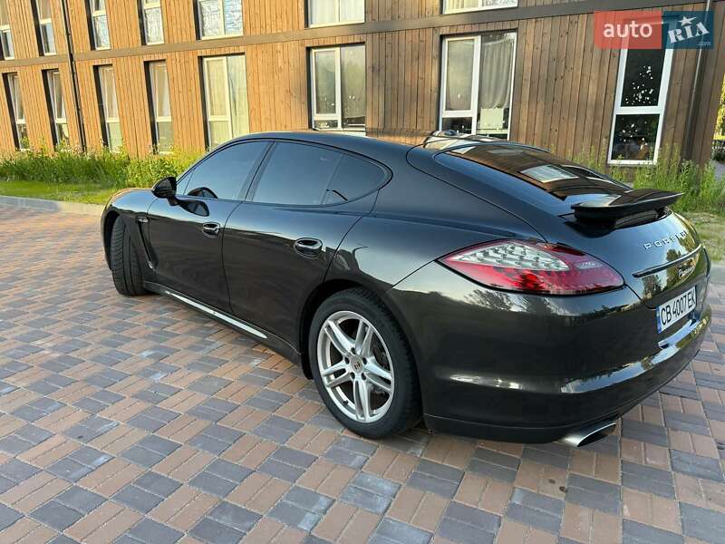 Фастбэк Porsche Panamera 2012 в Чернигове