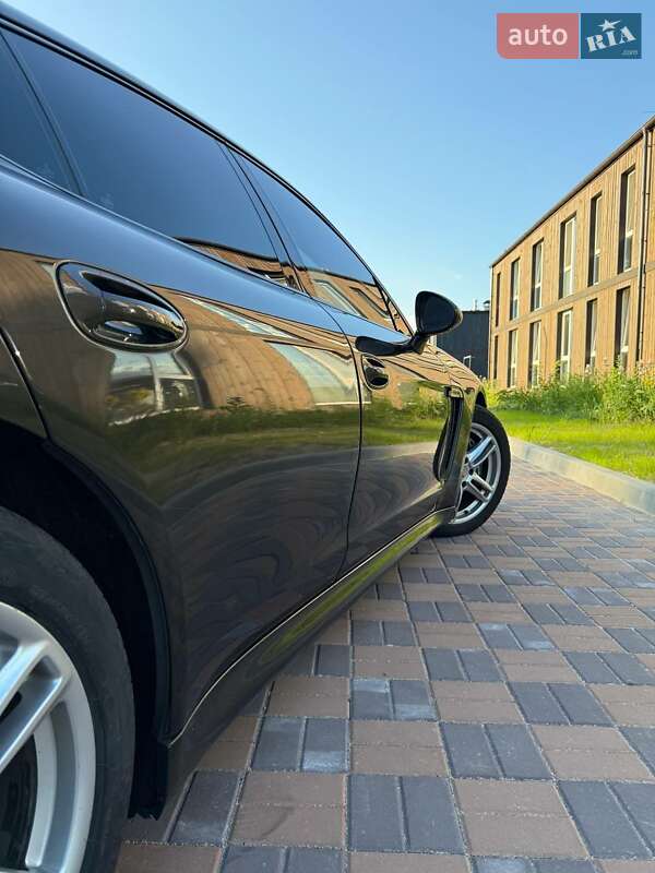 Фастбэк Porsche Panamera 2012 в Чернигове