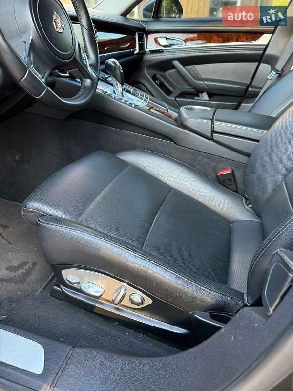 Фастбэк Porsche Panamera 2012 в Чернигове