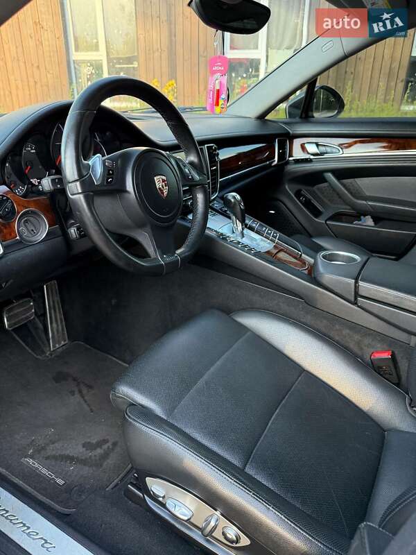 Фастбэк Porsche Panamera 2012 в Чернигове