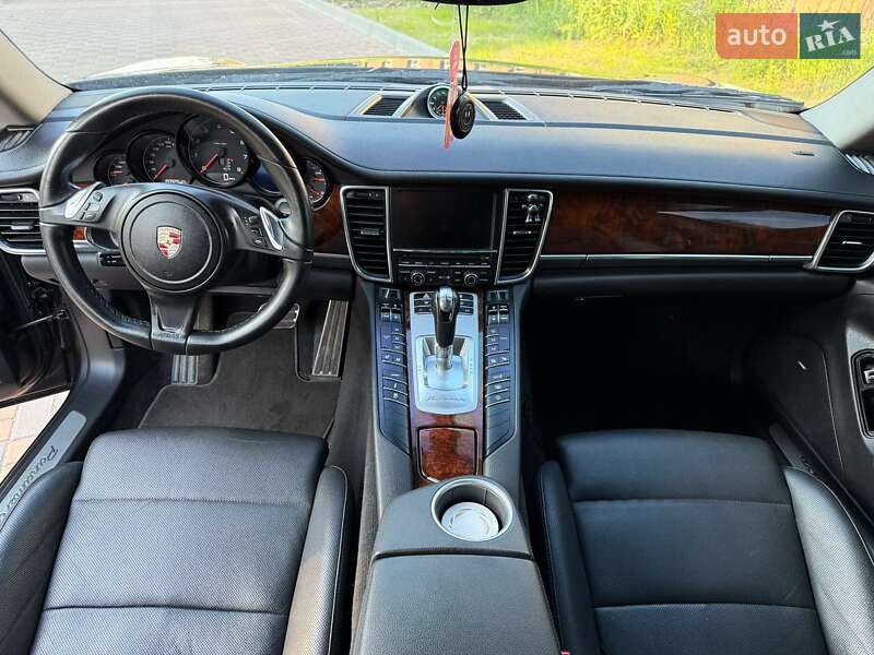 Фастбэк Porsche Panamera 2012 в Чернигове