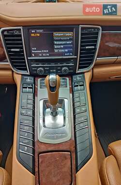 Фастбэк Porsche Panamera 2010 в 