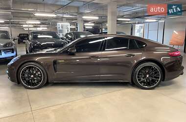 Фастбек Porsche Panamera 2018 в 