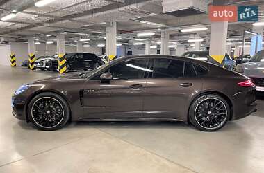Фастбек Porsche Panamera 2018 в 