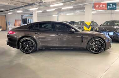 Фастбек Porsche Panamera 2018 в 