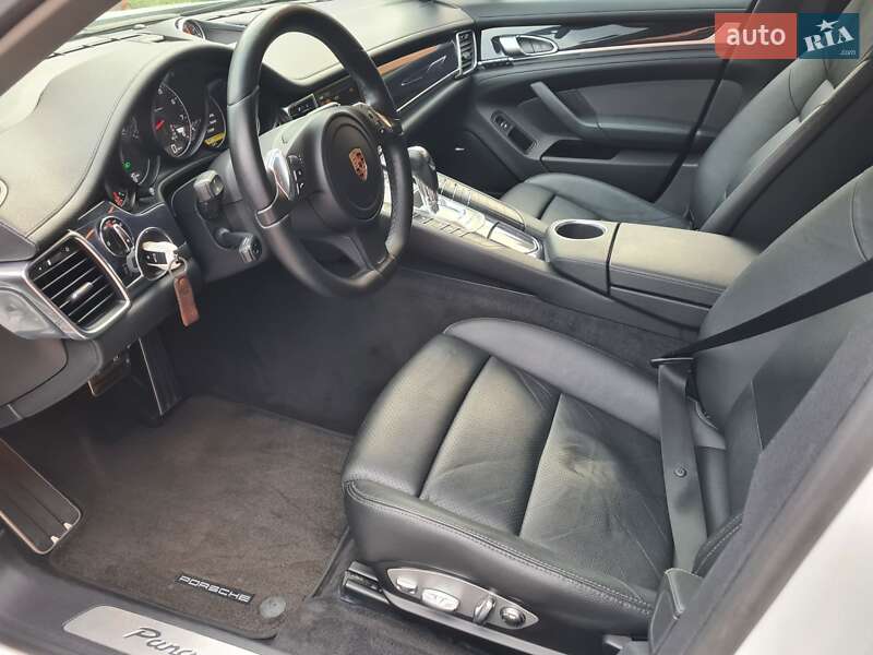Фастбек Porsche Panamera 2014 в Києві