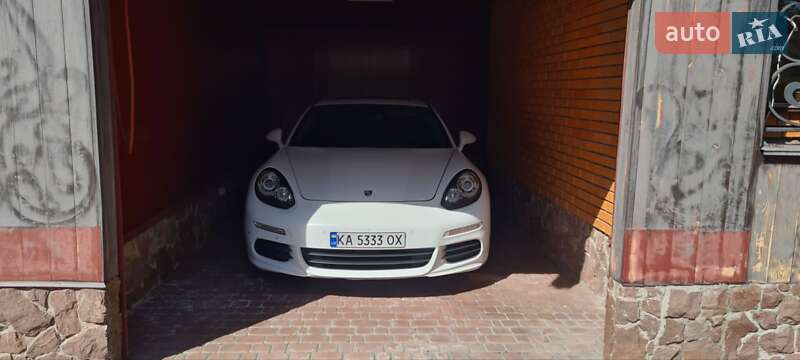 Фастбек Porsche Panamera 2014 в Києві