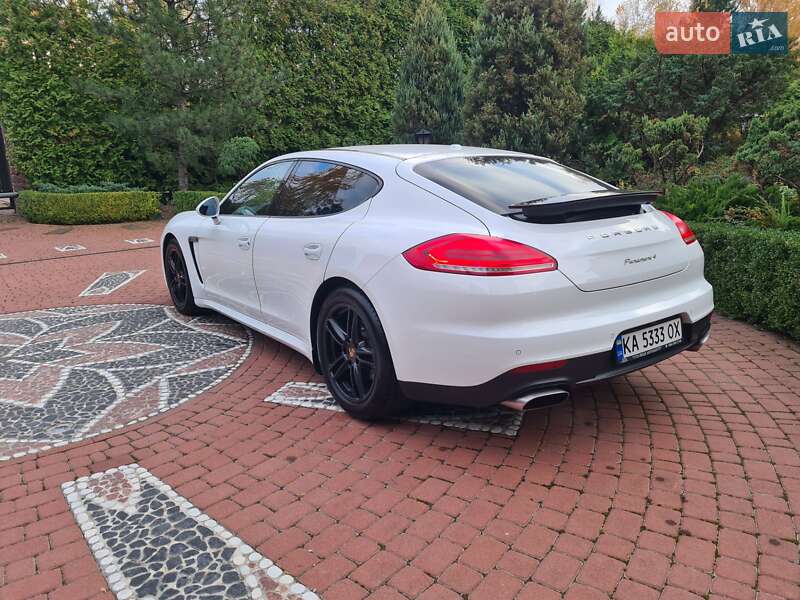 Фастбек Porsche Panamera 2014 в Києві