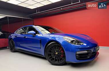 Фастбэк Porsche Panamera 2019 в 