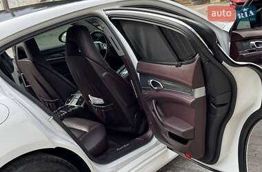 Фастбэк Porsche Panamera 2012 в 