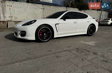 Фастбэк Porsche Panamera 2012 в 