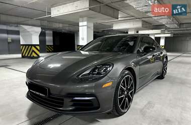 Фастбэк Porsche Panamera 2018 в 