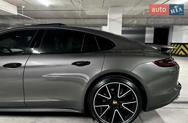 Фастбэк Porsche Panamera 2018 в 