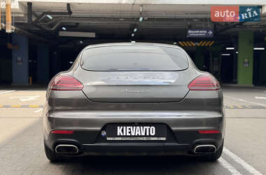 Фастбэк Porsche Panamera 2013 в 