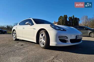 Фастбек Porsche Panamera 2012 в 
