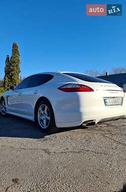 Фастбек Porsche Panamera 2012 в 